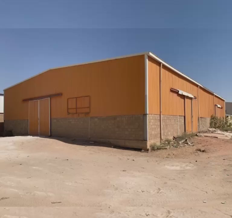 مخزن جملون بحاله ممتازه للبيع والايجار   شهاده بحث من المالك   مساحه المخزن بمساحه الجملون الف متر مربع   الموقع السوق المحلي مربع ٣٥ بالقرب من شارع الهوا مخزن ناصيه يفتح في شارع رئيسي  رقم التواصل  0927780400